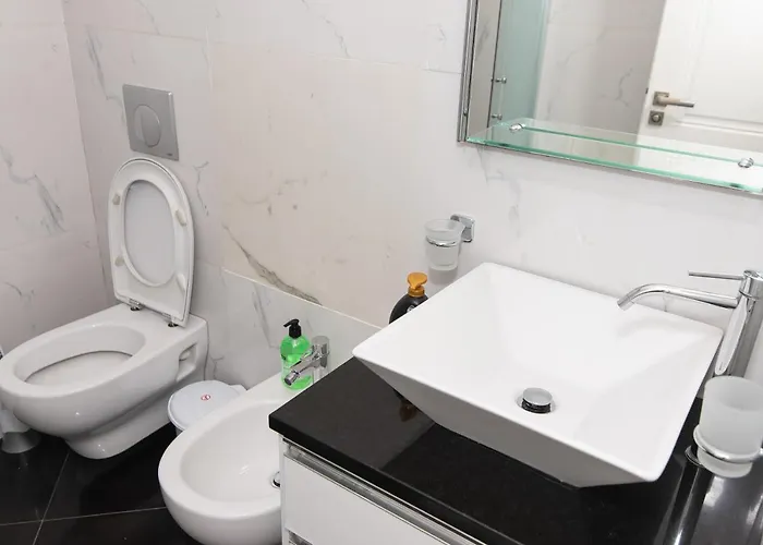 Exclusive Τίρανα