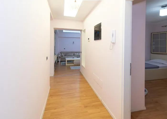 Exclusive * Τίρανα